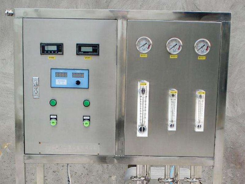 edi模塊原水首先進(jìn)入水箱,經(jīng)過原水泵